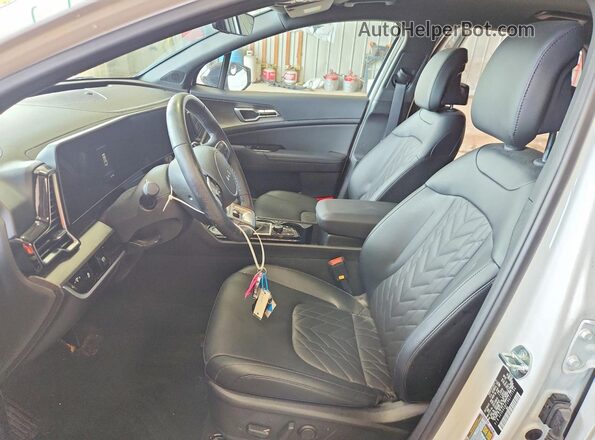 5XYK6CDF1RG177784 2024 KIA SPORTAGE White Front interior view