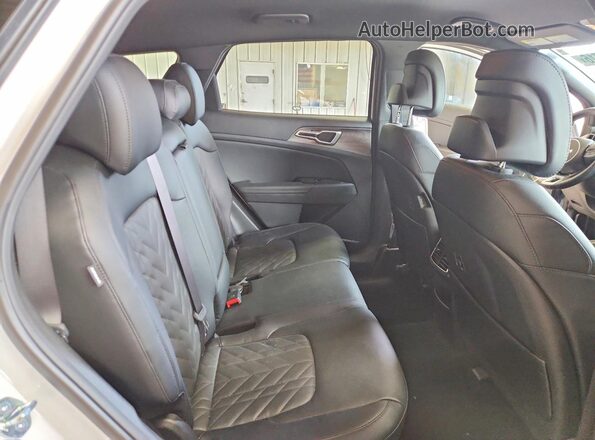5XYK6CDF1RG177784 2024 KIA SPORTAGE White Rear interior view