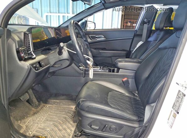 5XYK6CDF9RG173501 2024 KIA SPORTAGE White Front interior view