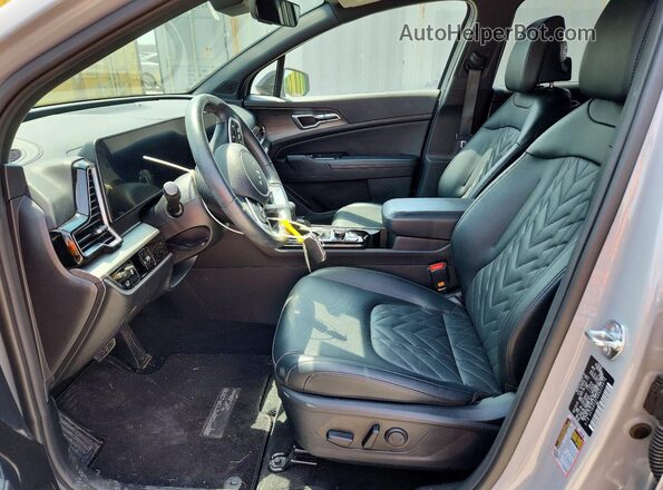 5XYK6CDFXRG224276 2024 KIA SPORTAGE Серый Вид салона спереди