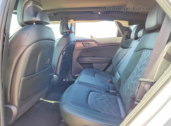 5XYK7CDF9RG213749 2024 KIA SPORTAGE Белый Вид задней части салона