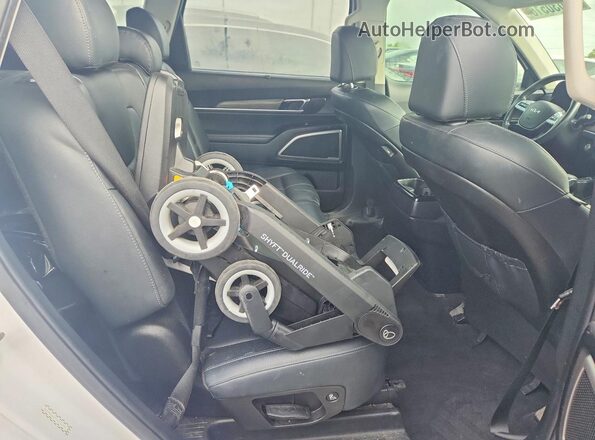 5XYP34HC2NG244598 2022 KIA TELLURIDE White Widok wnętrza z tyłu