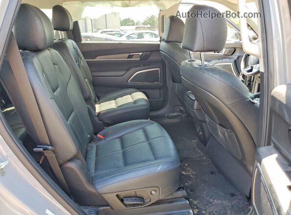 5XYP5DHCXNG245380 2022 KIA TELLURIDE Gray Widok wnętrza z tyłu