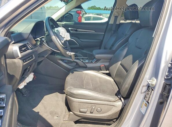 5XYP64HC3NG283434 2022 KIA TELLURIDE Серебряный Вид салона спереди