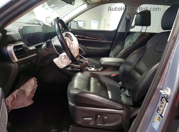5XYP6DGC3PG325850 2023 KIA TELLURIDE Бирюзовый Вид салона спереди