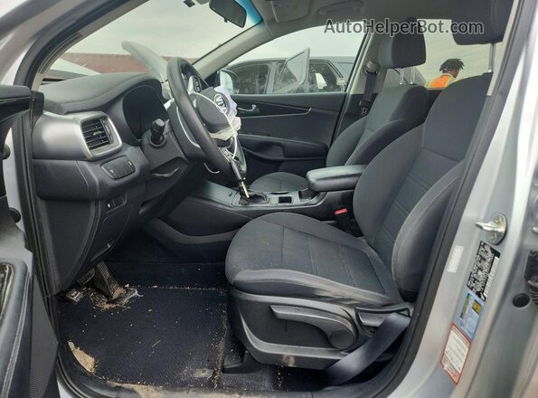 5XYPG4A30KG577960 2019 KIA SORENTO Silver Front interior view