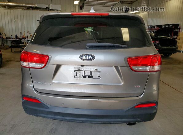 5XYPG4A32GG028574 2016 KIA SORENTO Silver Вид ззаду