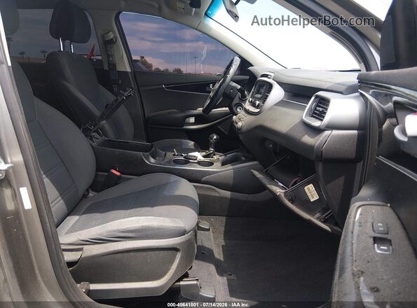 5XYPG4A34GG069563 2016 KIA SORENTO Gray Widok wnętrza z przodu