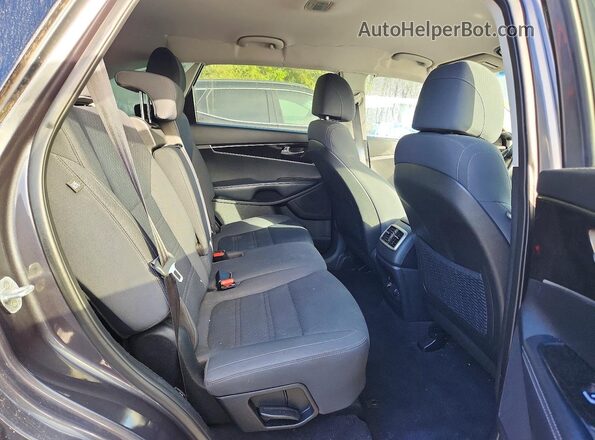 5XYPG4A38HG321641 2017 KIA SORENTO Gray Rear interior view