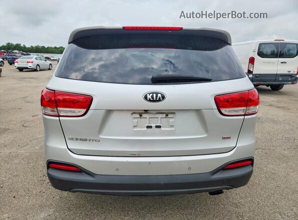 5XYPG4A39GG038647 2016 KIA SORENTO Silver Vista interior trasera