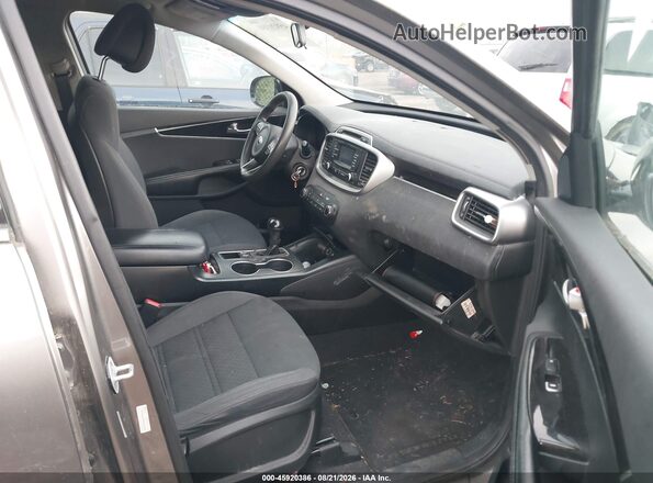 5XYPG4A39GG059725 2016 KIA SORENTO Gray Front interior view