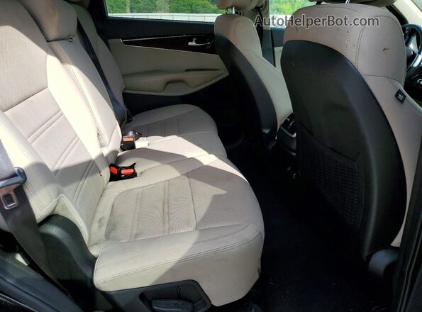 5XYPG4A39GG095866 2016 KIA SORENTO Black Rear interior view