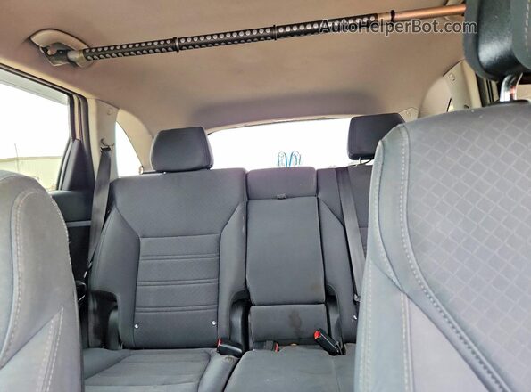 5XYPG4A3XGG079675 2016 KIA SORENTO Silver Rear seats view