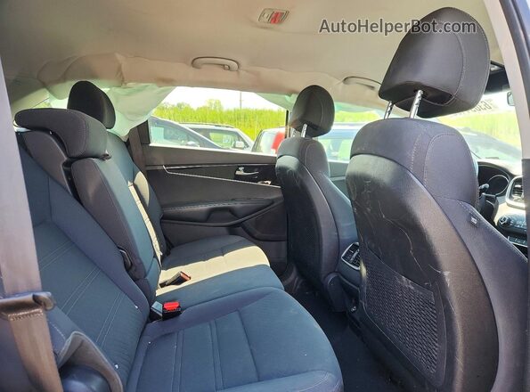 5XYPG4A52HG225540 2017 KIA SORENTO White Вид задньої частини салону