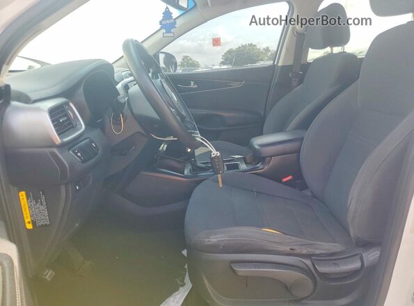 5XYPG4A53GG163550 2016 KIA SORENTO White Front interior view