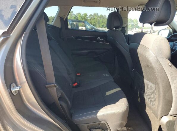 5XYPG4A56HG197404 2017 KIA SORENTO Серый Вид задней части салона