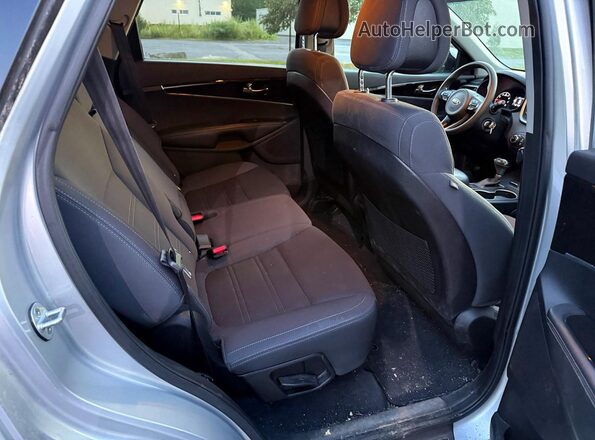 5XYPGDA30GG154433 2016 KIA SORENTO Silver Front interior view