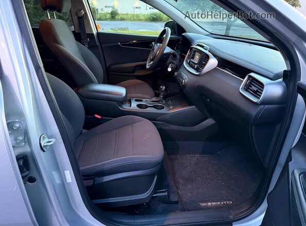 5XYPGDA30GG154433 2016 KIA SORENTO Silver Rear view