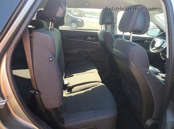 5XYPGDA32GG053863 2016 KIA SORENTO Silver Vista interior trasera