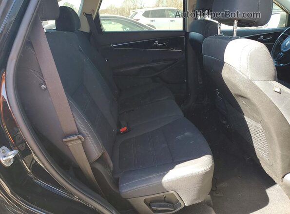 5XYPGDA33HG268086 2017 KIA SORENTO Black Вид задньої частини салону