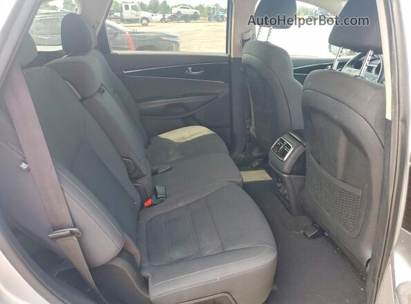 5XYPGDA33KG559663 2019 KIA SORENTO Silver Вид задньої частини салону