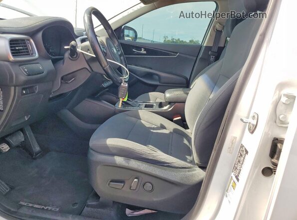 5XYPGDA34GG103016 2016 KIA SORENTO White Front interior view