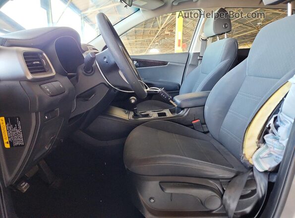 5XYPGDA34JG401587 2018 KIA SORENTO Gray Вид салону спереду