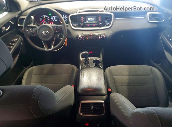 5XYPGDA36HG249290 2017 KIA SORENTO Бордовый Вид панели приборов
