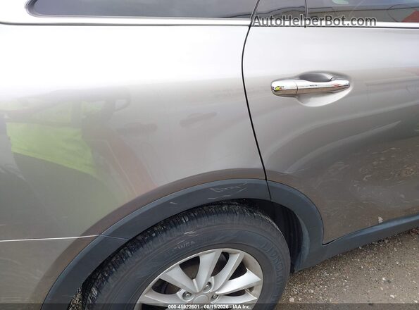 5XYPGDA3XHG332088 2017 KIA SORENTO Gray Widok z przodu