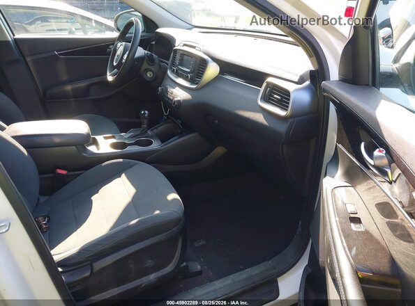 5XYPGDA52GG158453 2016 KIA SORENTO White Front interior view