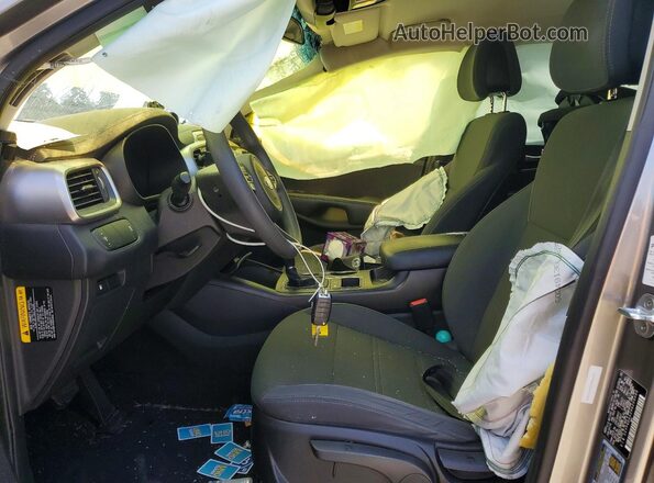 5XYPGDA52HG209080 2017 KIA SORENTO Серый Вид салона спереди