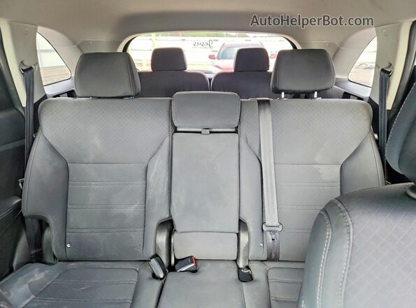 5XYPGDA53GG135442 2016 KIA SORENTO White Rear seats view