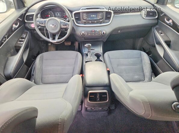 5XYPGDA53GG135442 2016 KIA SORENTO White Dashboard view