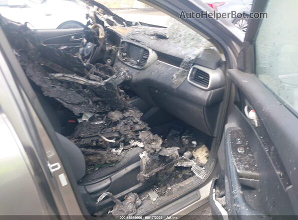 5XYPGDA55HG203211 2017 KIA SORENTO Gray Widok wnętrza z przodu