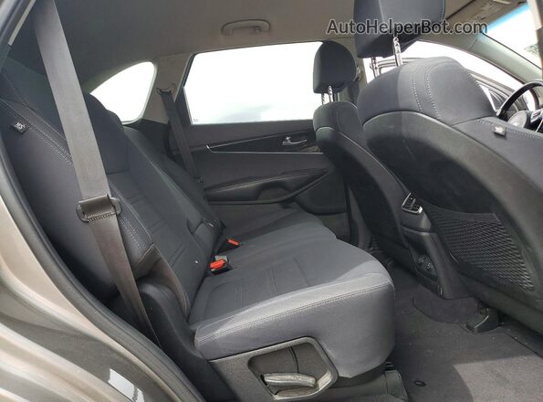 5XYPGDA55JG423468 2018 KIA SORENTO Charcoal Widok wnętrza z tyłu