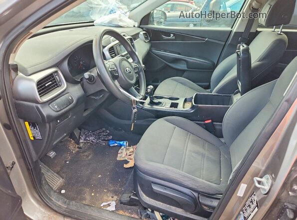 5XYPGDA56HG242034 2017 KIA SORENTO Gray Widok wnętrza z przodu