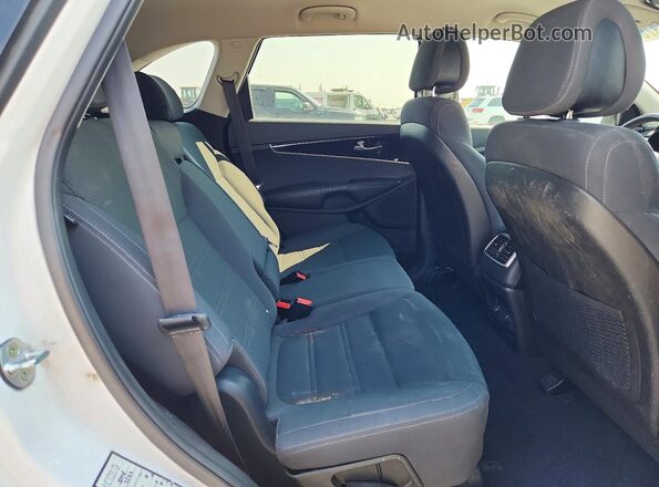 5XYPGDA59GG063405 2016 KIA SORENTO White Widok wnętrza z tyłu
