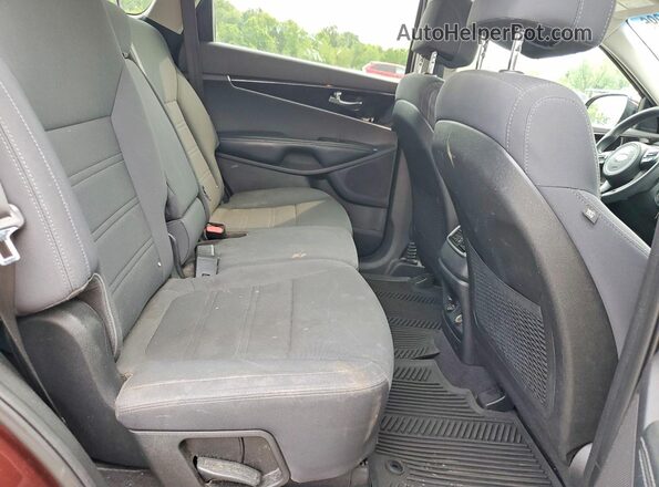 5XYPGDA59HG202093 2017 KIA SORENTO Burgundy Widok wnętrza z tyłu
