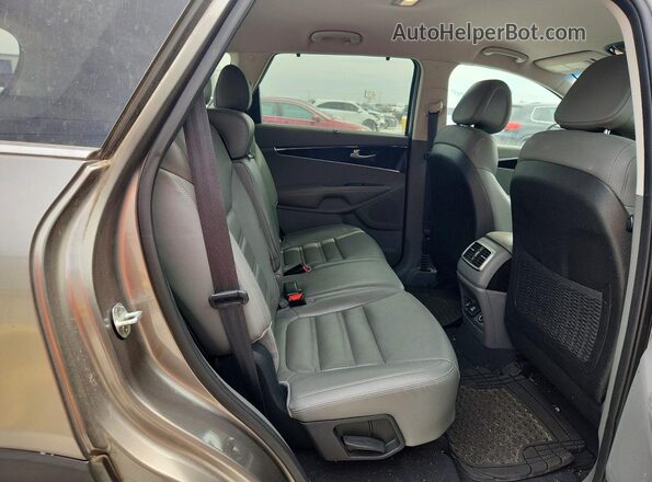5XYPH4A16GG047429 2016 KIA SORENTO Gray Вид задньої частини салону