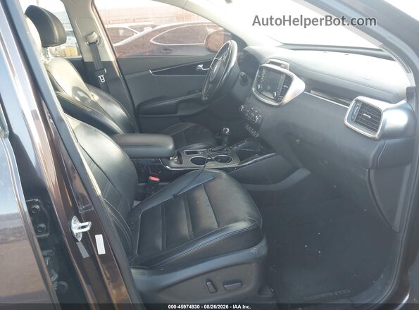5XYPH4A52JG365218 2018 KIA SORENTO Brown Front interior view
