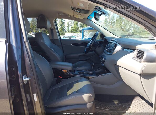 5XYPHDA11GG028397 2016 KIA SORENTO Gray Вид салону спереду