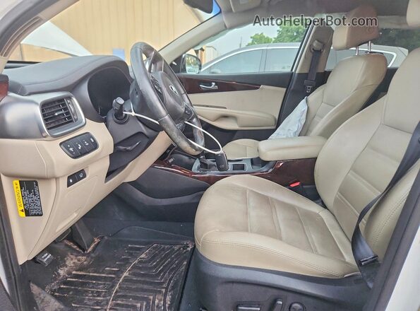 5XYPHDA50HG337394 2017 KIA SORENTO White Front interior view