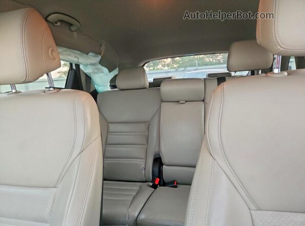 5XYPHDA50HG337394 2017 KIA SORENTO White Rear seats view