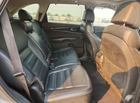 5XYPHDA51HG225512 2017 KIA SORENTO Brown Widok wnętrza z tyłu