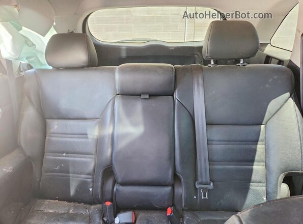 5XYPHDA53HG313591 2017 KIA SORENTO Maroon Vista de los asientos traseros