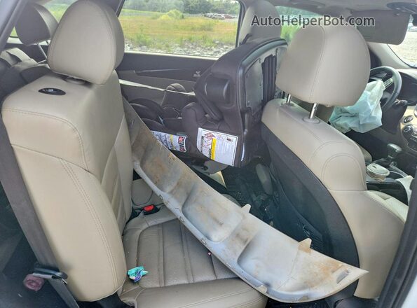 5XYPHDA58LG705359 2020 KIA SORENTO White Rear interior view