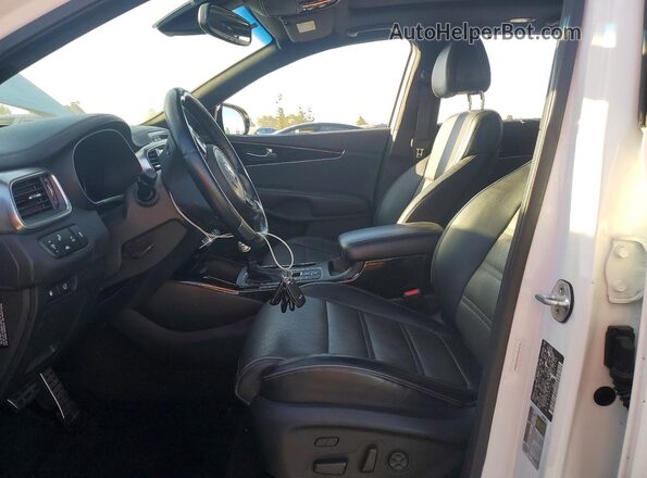 5XYPK4A17GG053368 2016 KIA SORENTO White Front interior view