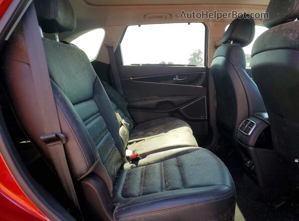 5XYPK4A58GG018566 2016 KIA SORENTO Red Widok wnętrza z tyłu