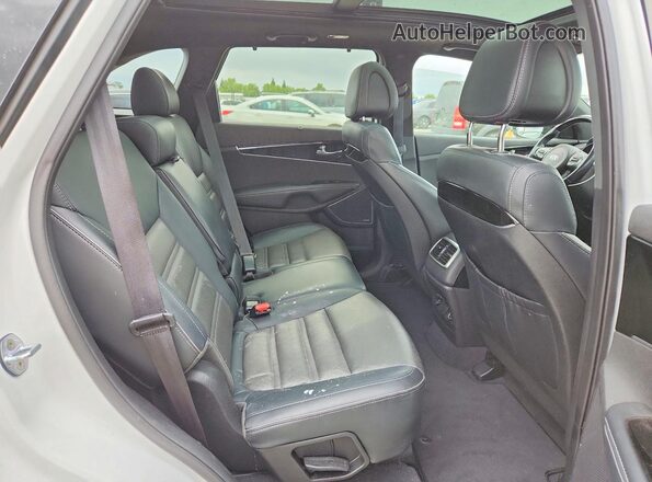 5XYPKDA50GG163553 2016 KIA SORENTO White Widok wnętrza z tyłu