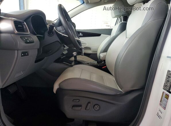 5XYPKDA50KG478944 2019 KIA SORENTO Белый Вид салона спереди